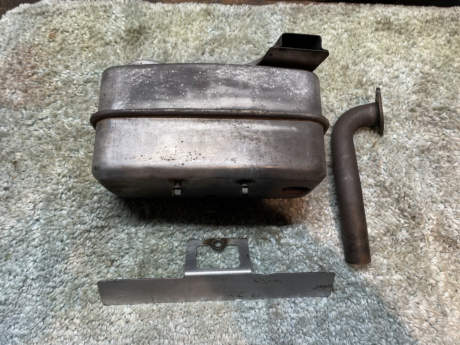 John Deere OEM Muffler & Guard AM138423 102 105 115 L100 L105 L107 L108