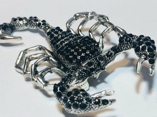 Vintage Style Large Crystal Scorpion Brooch Pin Antique Silver Tone Jewellery - Picture 4 of 9