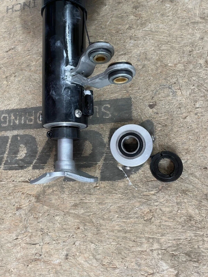 Ford F100 F250 1967 1972 columna de dirección inferior cojinete y abrazadera del eje de dirección Foto 4 de 4