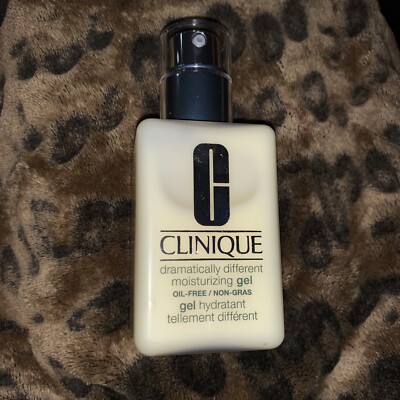 Clinique Dramatically Different Moisturizing Gel with Pump 4.2oz New in Box. 