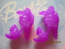 BARBIE DOLL / PAIR OF SHOES: BOOTS, PUMPS ....... (1002)