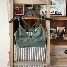 Lululemon women  s pushing limits bra size 4