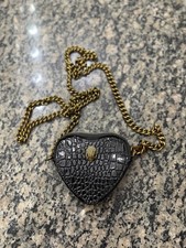 Borsa a tracolla Kurt Geiger London micro cuore pelle di coccodrillo nera catena oro come nuova