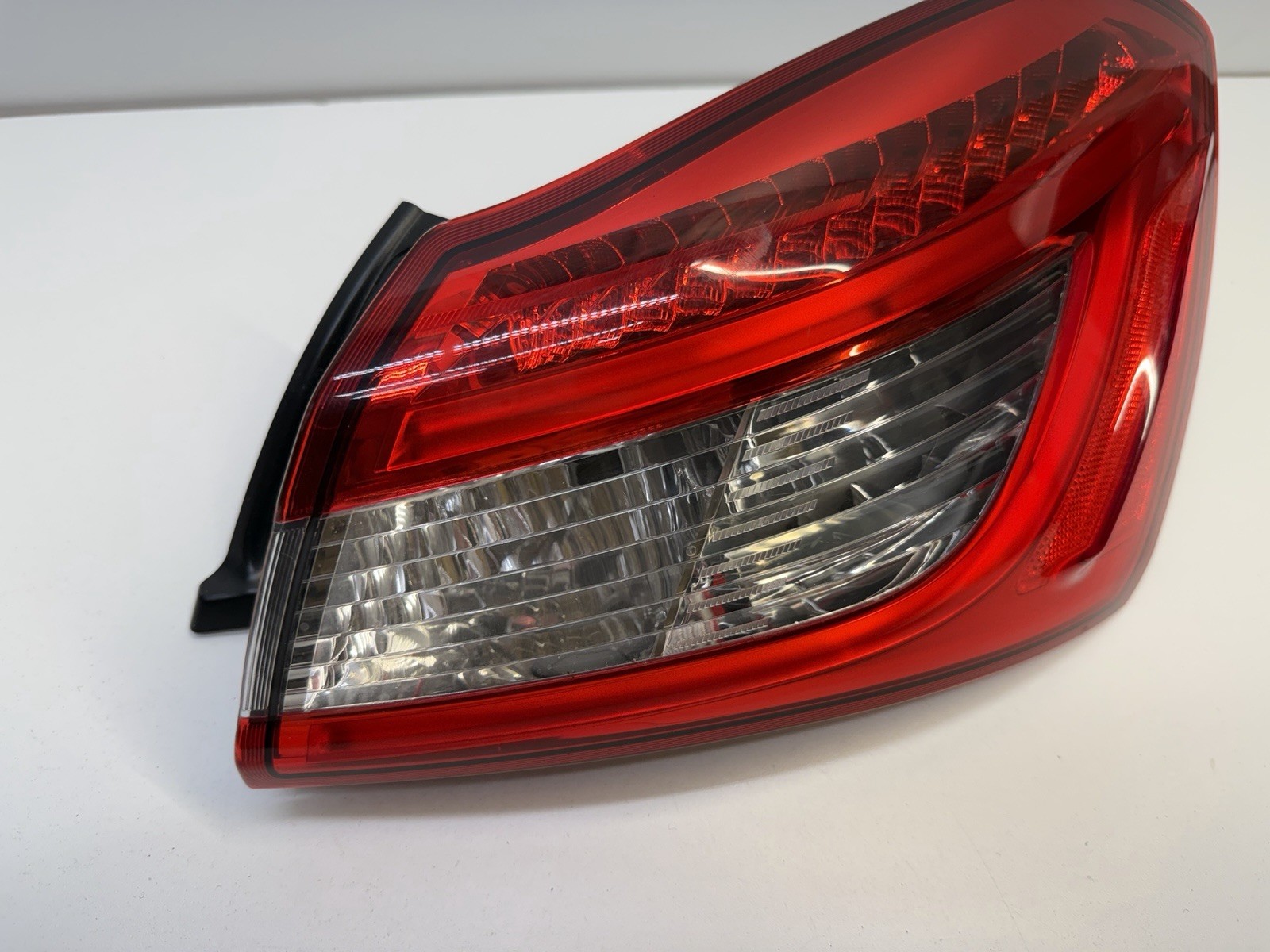 Maserati Ghibli 2014-2019 REAR+RIGHT+OUTER Tail light