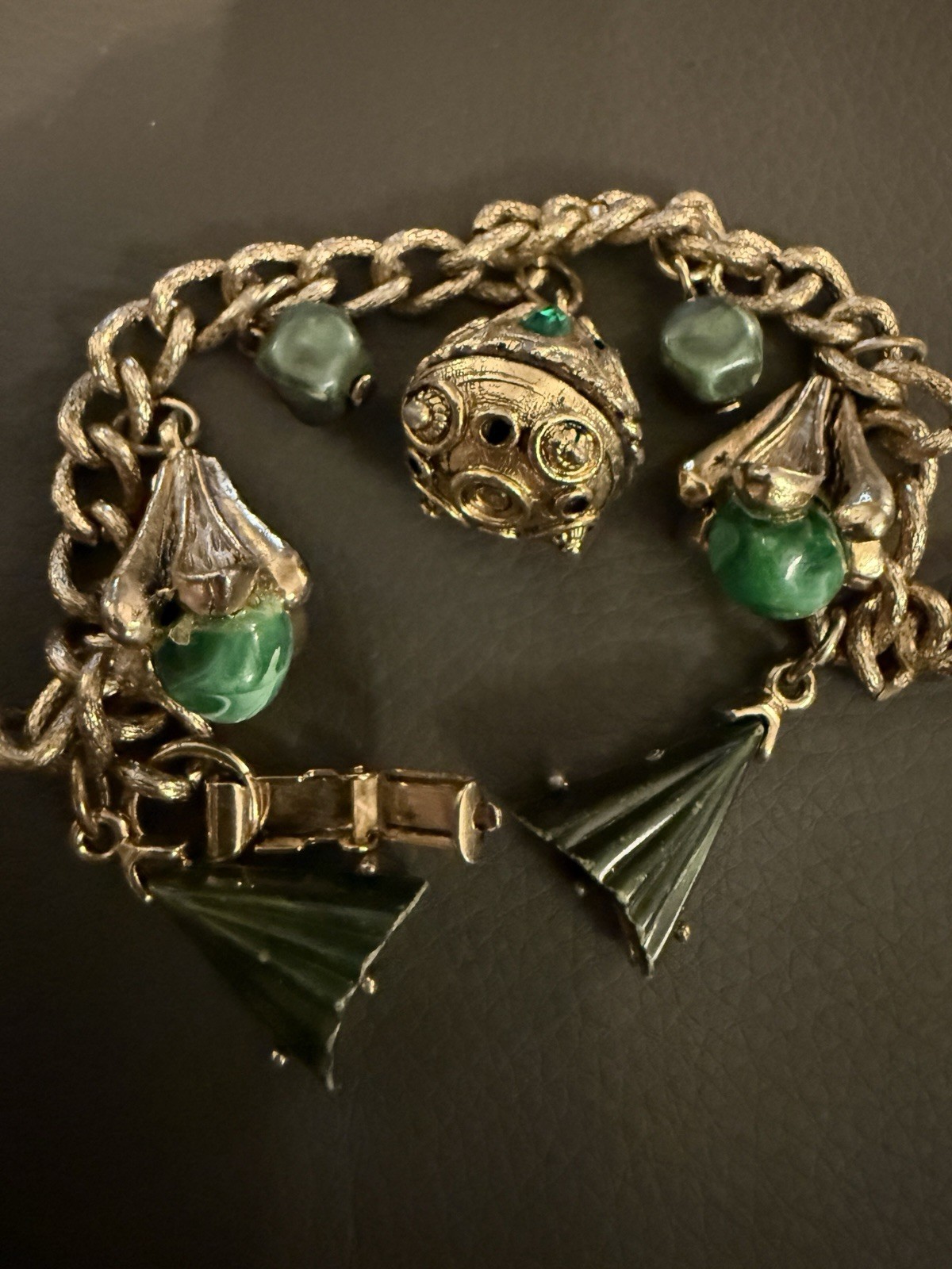 Vintage Asian style Green Lucite Gold Tone Charm Bracelet 7