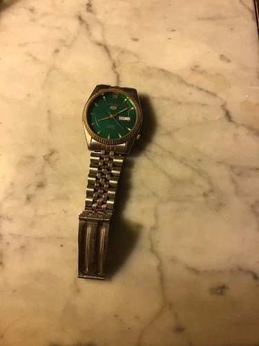 Vintage Seiko 5 Automatic Green Dial Day/Date Analog  Wrist Watch Japan