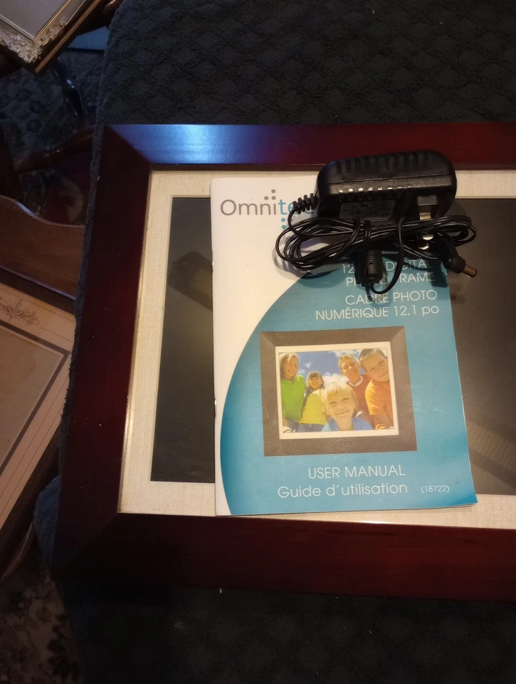 Omnitech 12.1- Inch Digital Photo Frame with HP 4G SDHC Card, PWR & USB Cable - Image 4 of 4