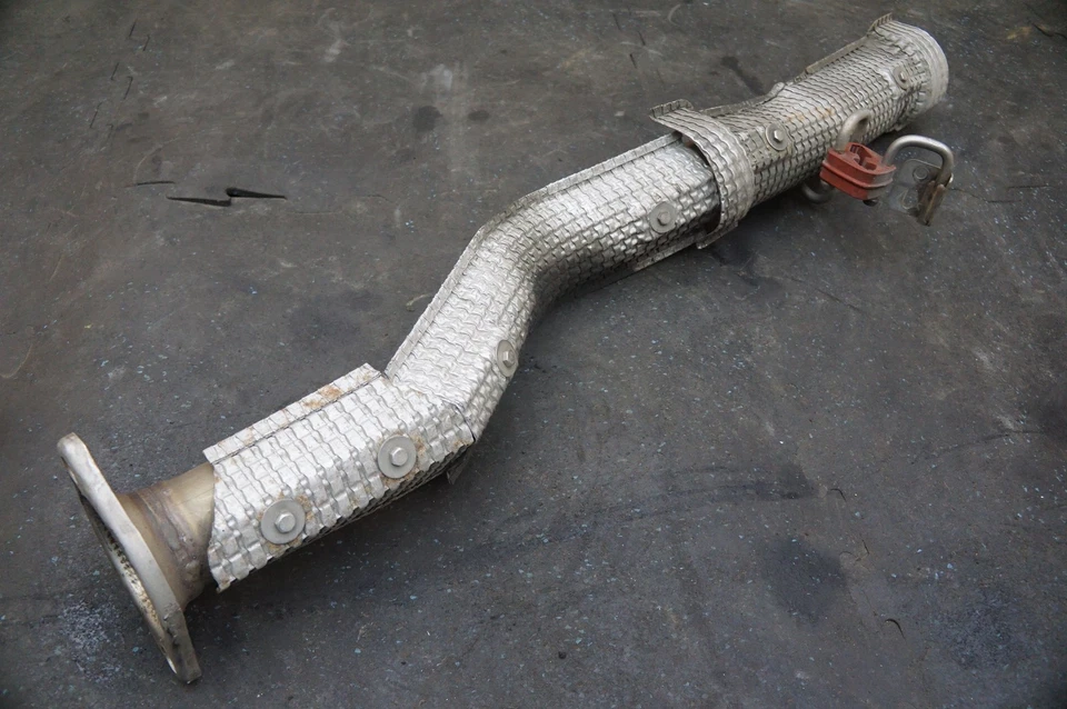 Rear Right Exhaust Muffler Pipe Shield AD43-5220-BD OEM Aston Martin Rapide 2010 - Image 2 of 4