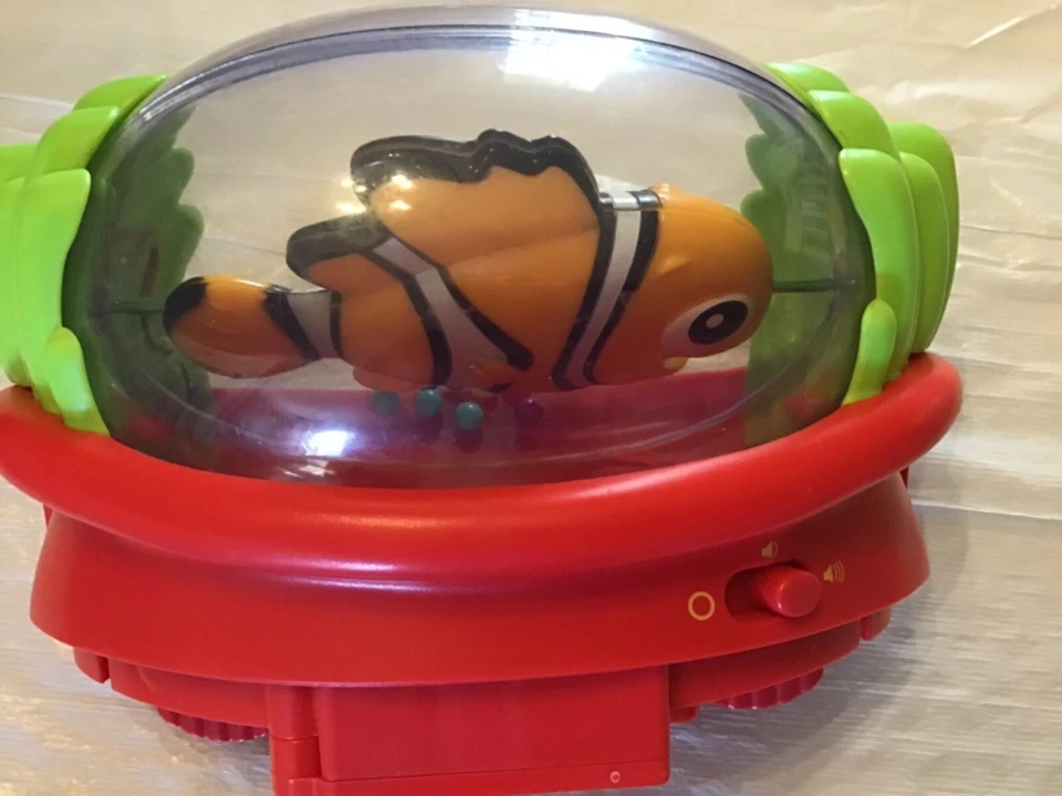 Juguete giratorio Bright Starts Disney Baby Finding Nemo Jumper pieza de repuesto Nemo Foto 2 de 2