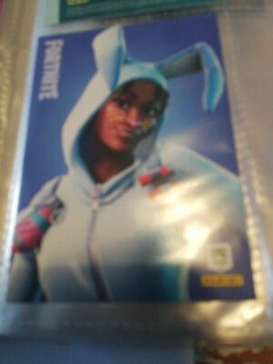 Panini FORTNITE Karte / Series 1 / Trading Card #205 BUNNY BRAWLER Epic