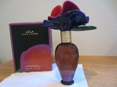 MARC JACOBS LOLA EAU DE PARFUME SPRAY 1.7 FL. OZ. (50 ML) WITH BOX 