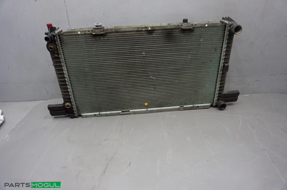 Radiador de refrigeración del motor 90-91 Mercedes R129 300SL fabricante de equipos originales Foto 2 de 4