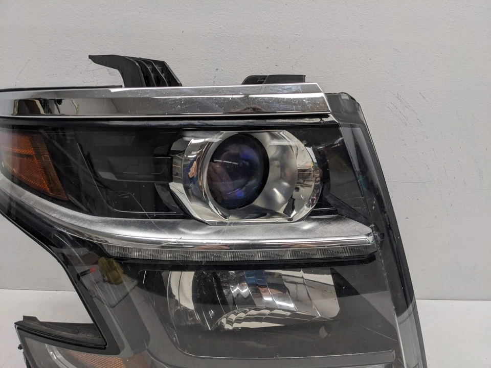 Faro halógeno derecho pasajero Chevrolet Tahoe Suburban 2015-2020 AL2 Foto 4 de 4