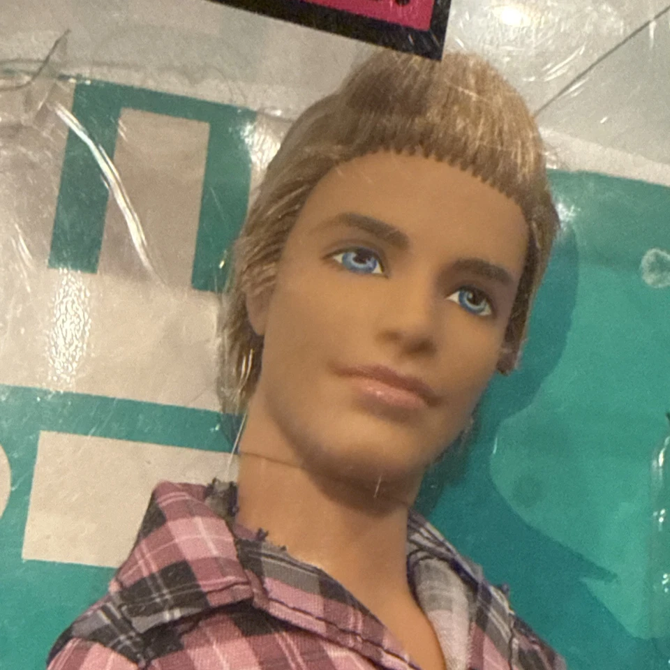 Muñeca Ken Fashionistas Cutie 100+ Poses 2010 Mattel Cabello Enraizado Nueva En Caja Barbie Foto 3 de 4