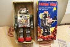 1960'S HORIKAWA S.H FIGHTING ROBOT W/ ORIGINAL BOX IN NEAR MINT CONDITION