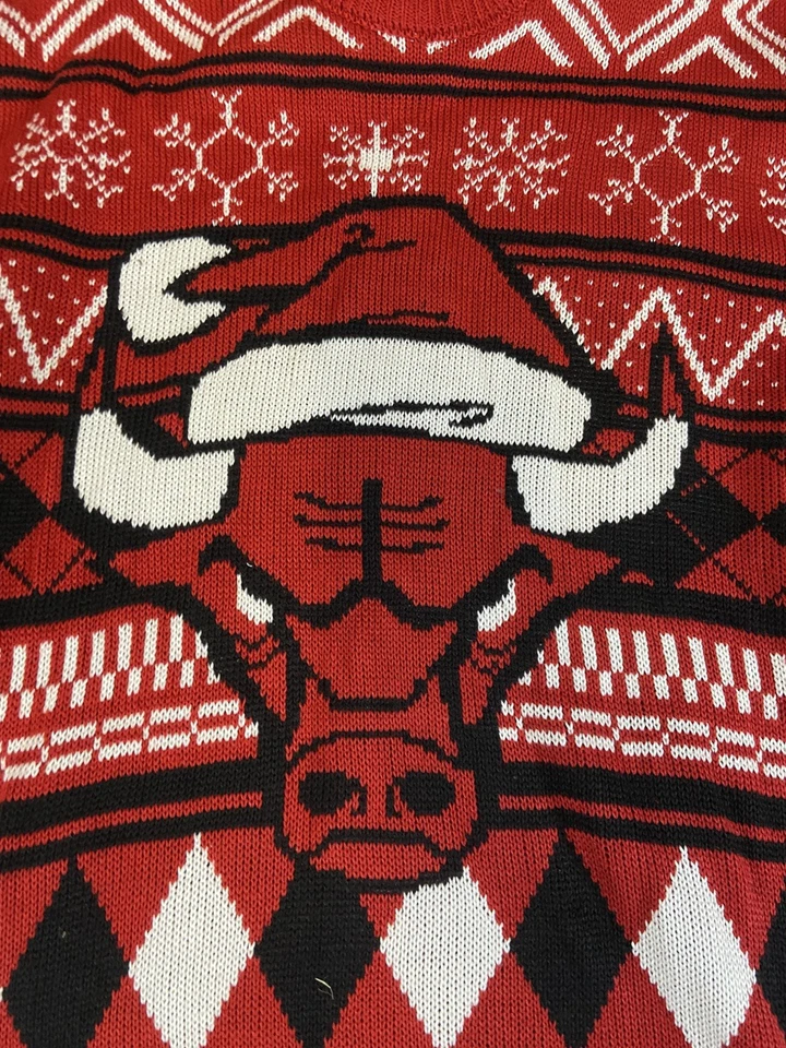 Мужской уродливый рождественский свитер Chicago Bulls маленький баскетбольный праздник НБА S - Изображение 2 из 4