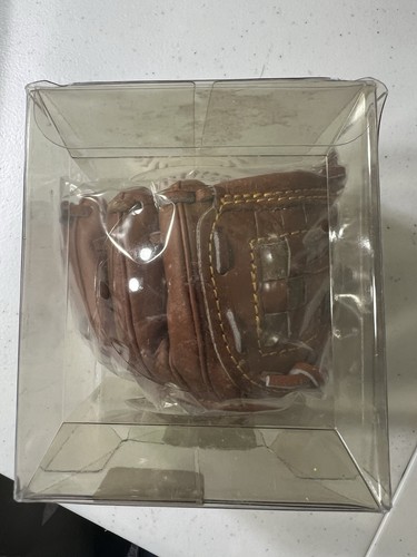 Cal Ripken Jr 2131 Baseball In Mini Glove NIB - Picture 2 of 2