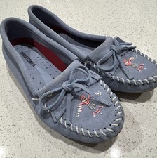 Minnetonka Thunderbird Animikii Moccasins Cornflower Blue Hand Beaded Size 9