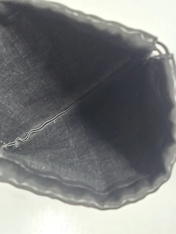 Bolsa de almacenamiento para auriculares Audio Technica con cordón - negra Foto 4 de 4