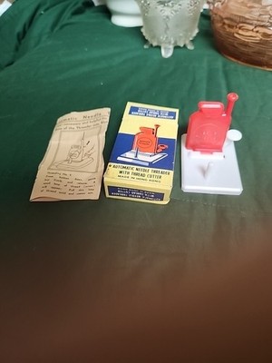 VINTAGE 1970'S AUTOMATIC NEEDLE THREADER W/ THREAD CUTTER - NEW IN BOX