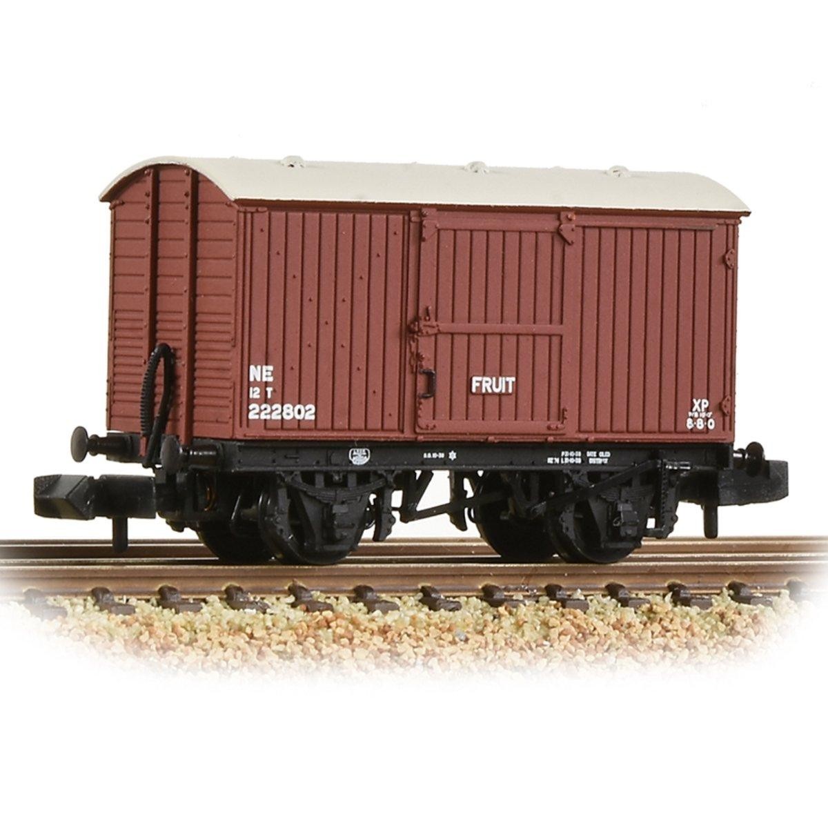 N Gauge Graham Farish LNER 12T Fruit Van Wagon Planked Ends LNER Bauxite