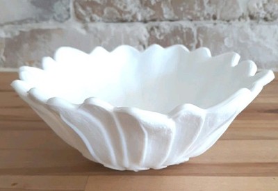 Vintage Indiana Milk glass Lily Pons Sunflower Serving Or Candy Dish Bowl 7.25