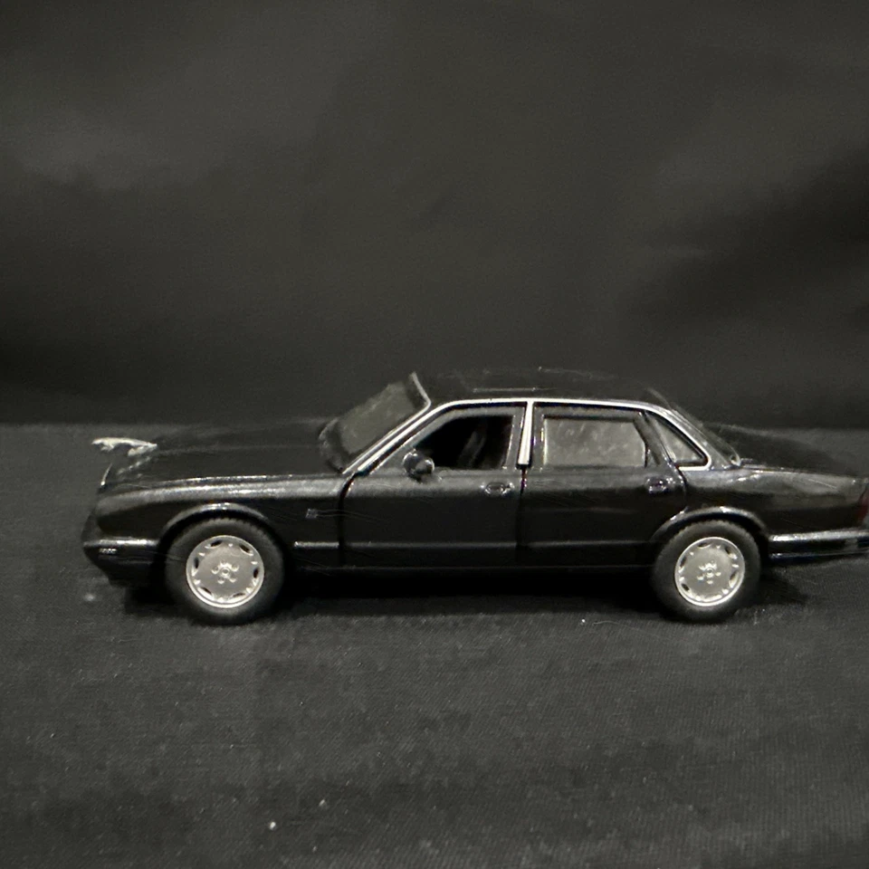 Corgi 1405 Jaguar XJS Vintage Model Car - Image 2 of 4