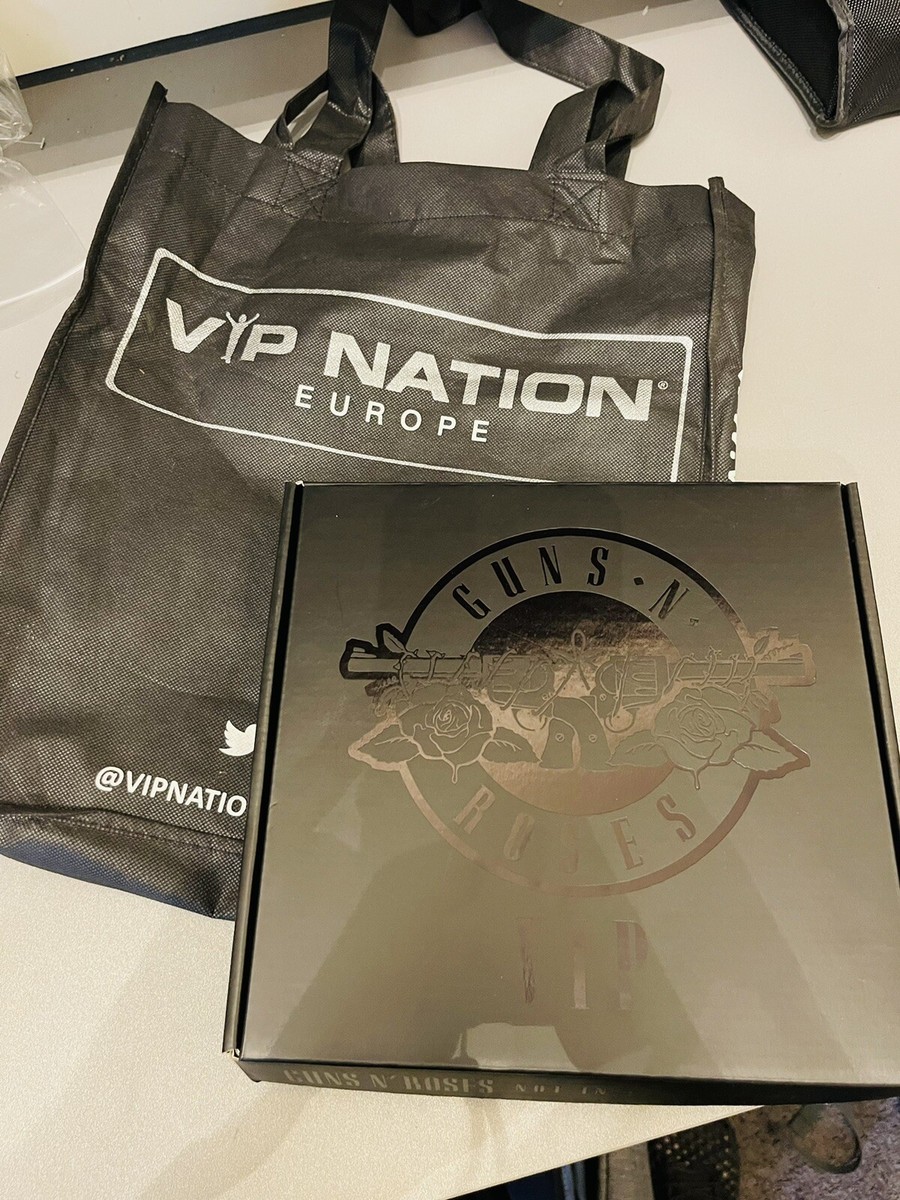 GUNS N' ROSES 2017 VIP COMMEMORATIVE ALBUM Limited Edition