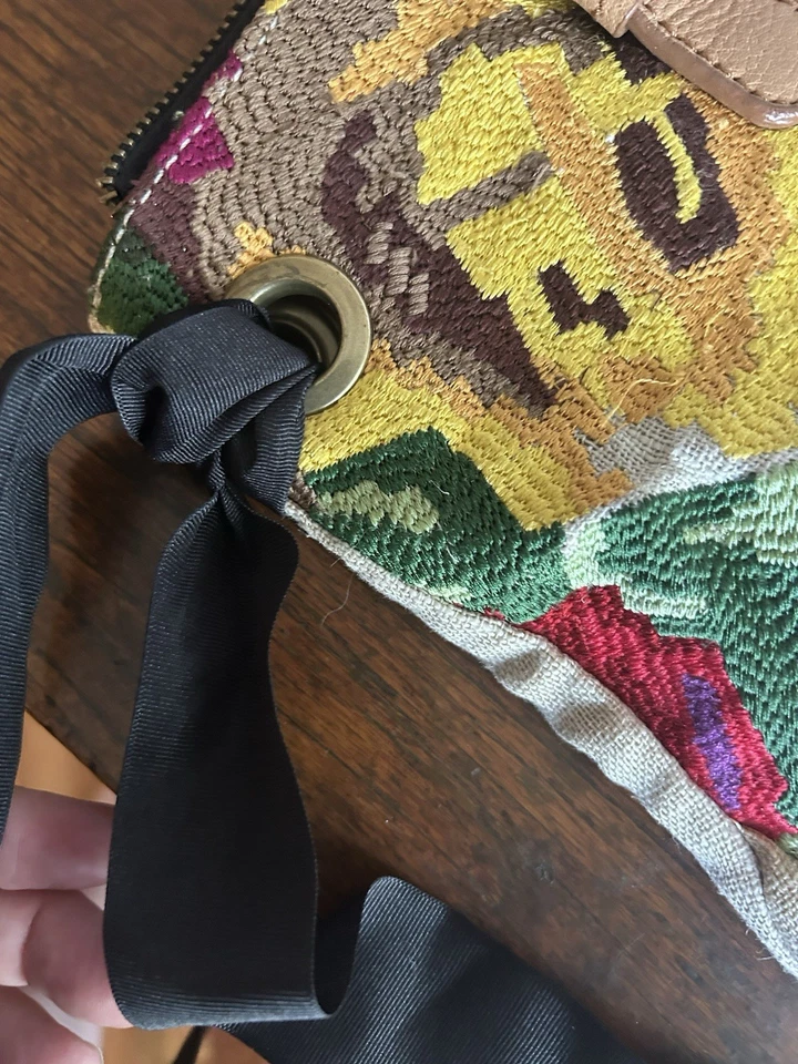 Bolso de Mano Jasper and Jeera Bordado Dear Art Deco Cottagecore Anthropologie Foto 4 de 4