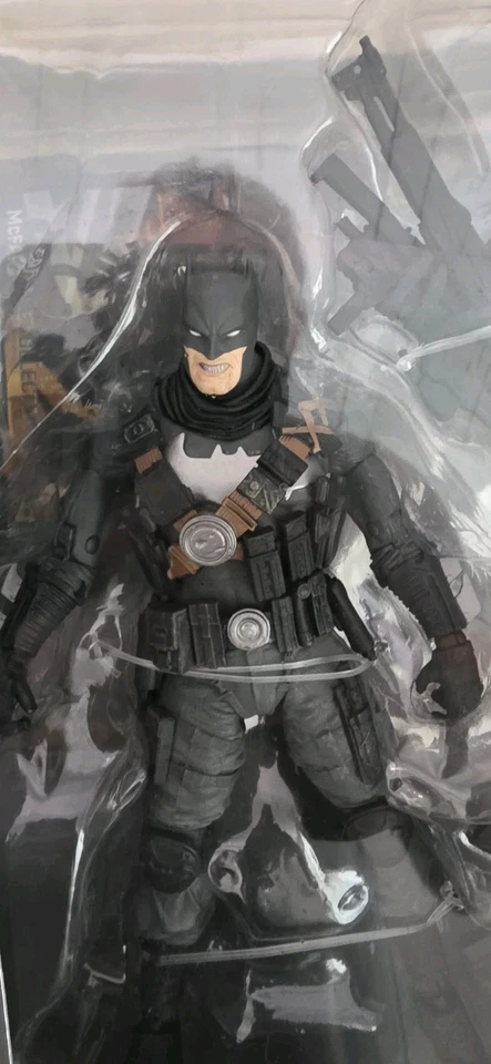 Juego de figuras McFarland DC Multiverse The Grim Knight vs. killer Croc Batman Foto 2 de 4