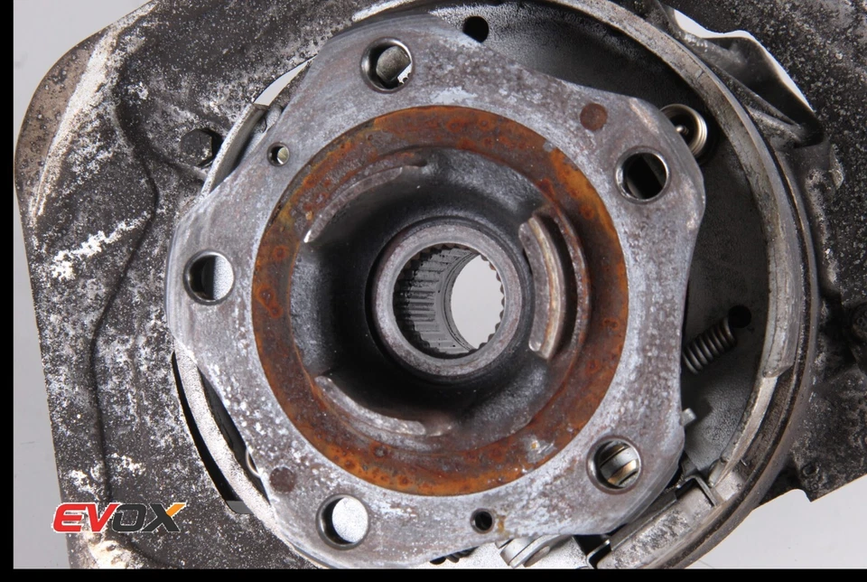 Porsche 911 1998-2005 - nudillo de husillo trasero izquierdo con cojinete de rueda 99633161106 Foto 2 de 4