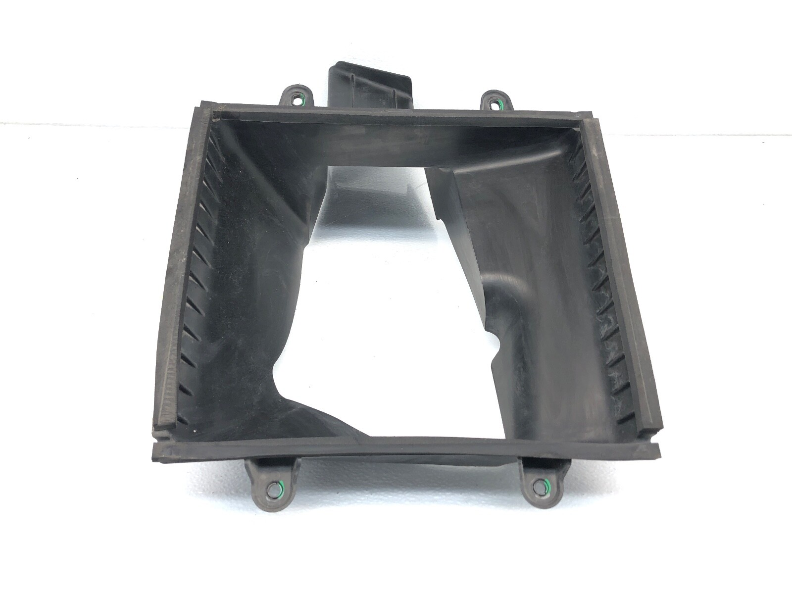 2014-2020 MASERATI QUATTROPORTE RIGHT PASSENGER FRONT INTERCOOLER AIR DUCT OEM.