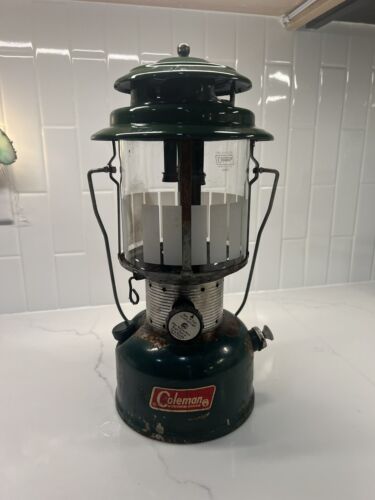 Vintage Colman Lantern Model 220E5891 - Picture 1 of 14