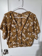 Sienna Sky Women’s Floral Short Sleeve Crop Top Size Medium Golden Caramel 