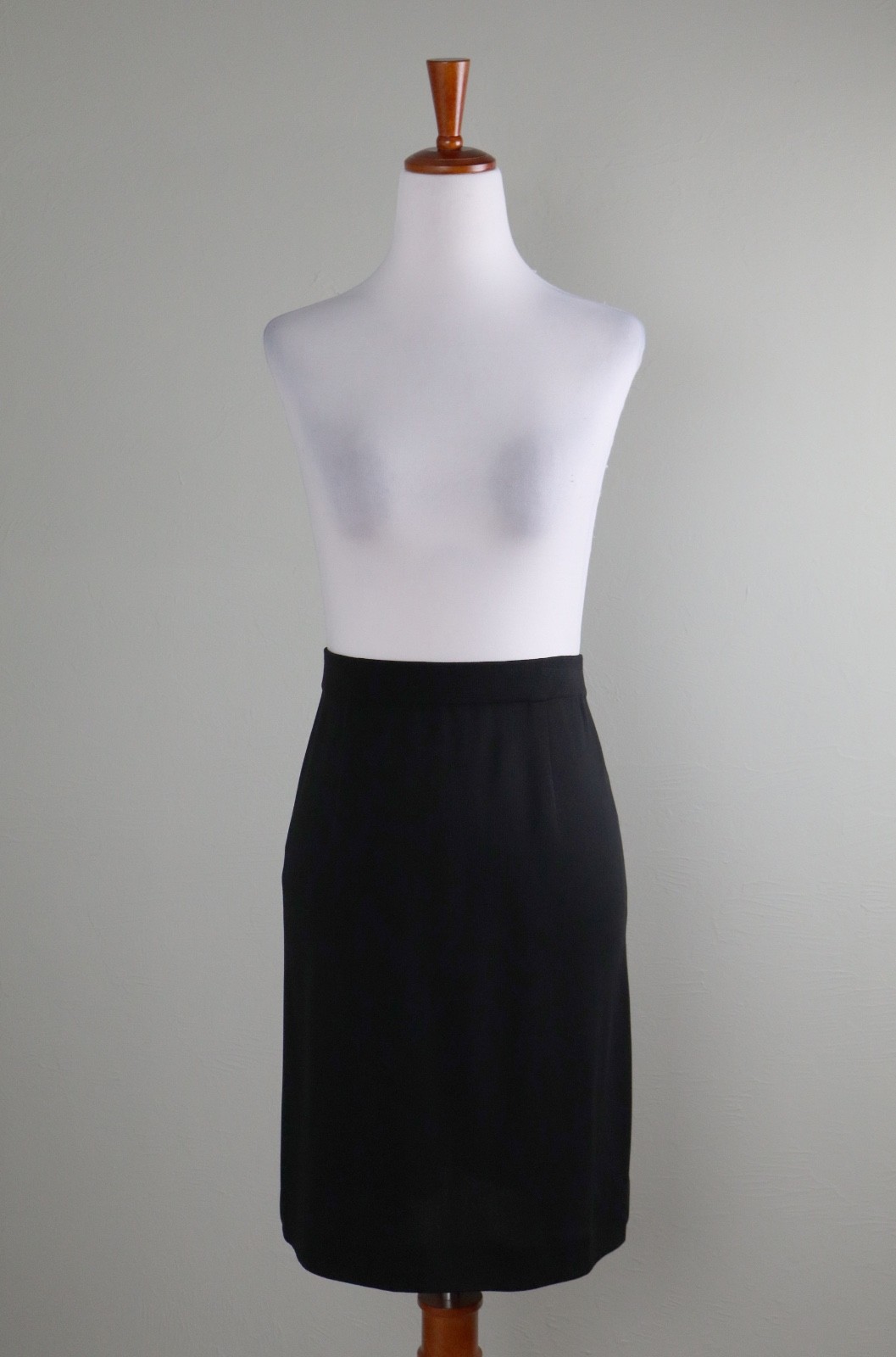 EXCLUSIVELY MISOOK $198 Solid Black Signature Str… - image 2