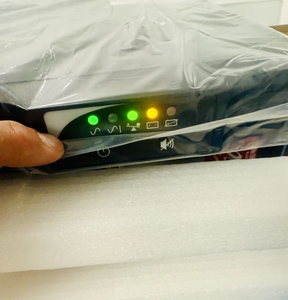 Tripp Lite UPS: 1000VA  120V SMART1000RM1U - Image 2 of 4