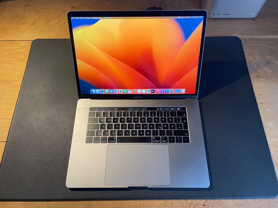 Apple MacBook Pro 15" 2017 · i7 · 16GB · 500GB, Foto 2 von 5