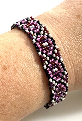Bracelet Artisan Beaded Handmade Geometric pattern 