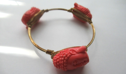 Faux Coral Wire Wrap Buddha Bangle Bracelet  Stunning - 第 1/5 張圖片