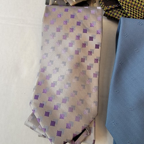 Lot of 6 Multi Brands Men's Ties 100% Silk Express,Axcess,Pierre Cardin and More - Picture 5 of 12