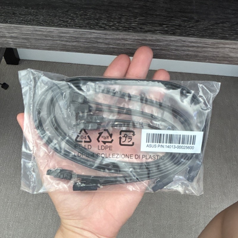 ASUS SATA III 6Gb/s Flat Data Cable Right Angle to Straight 50cm Black