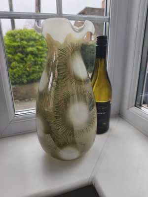 Große italienische Empoli opake stilisierte Blumenmuster Kunstglas Vase um 1960