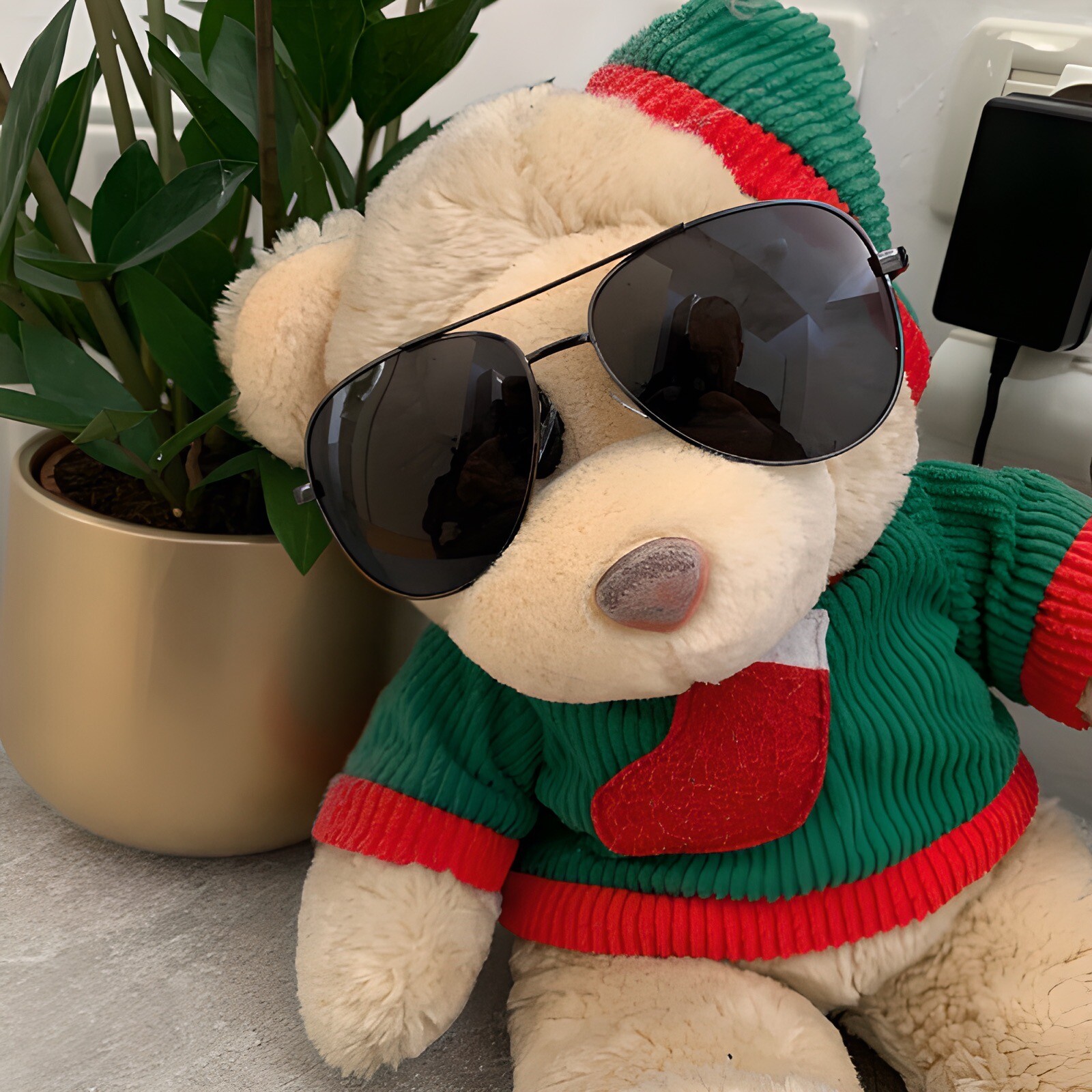 Stylish UV Protection Sunglasses for Men and Women-image