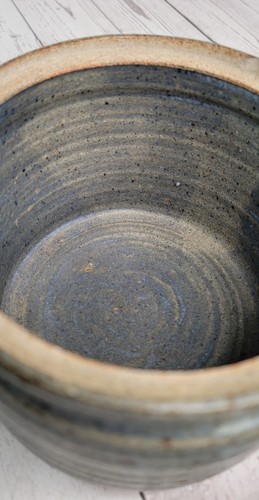 Pottery Studio Art Work Bowl Crock with Lid Handmade Blue Gray Signed Avis 1983 - Picture 5 of 10