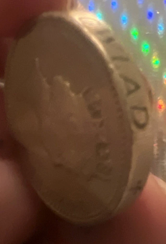 Moneda de 1 libra 1985 rara con letras de error al revés Foto 3 de 4