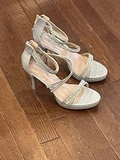 Top Moda Silver Sparkly Women’s Strappy High Heels Shoes Size 8 1/2 In Box