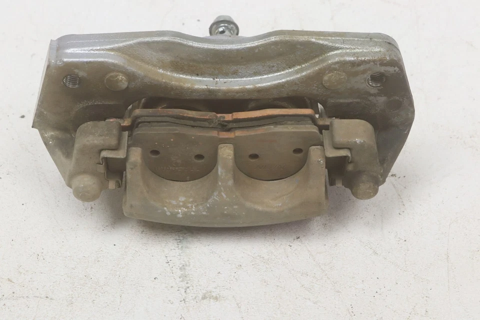 Pinza de freno delantera izquierda Yamaha Wolverine 1000 RMAX2 R-SPEC 22 52261 Foto 2 de 3