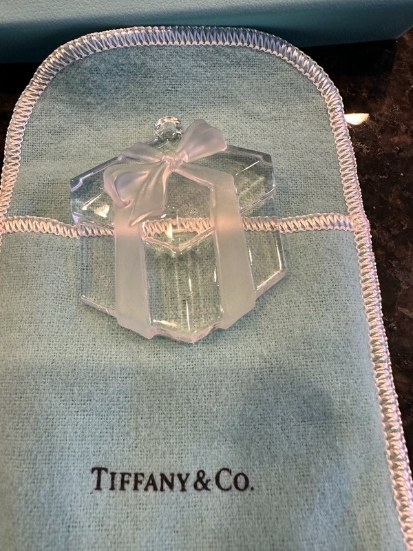 TIFFANY & CO. CRYSTAL CHRISTMAS GIFT BOX ORNAMENT 