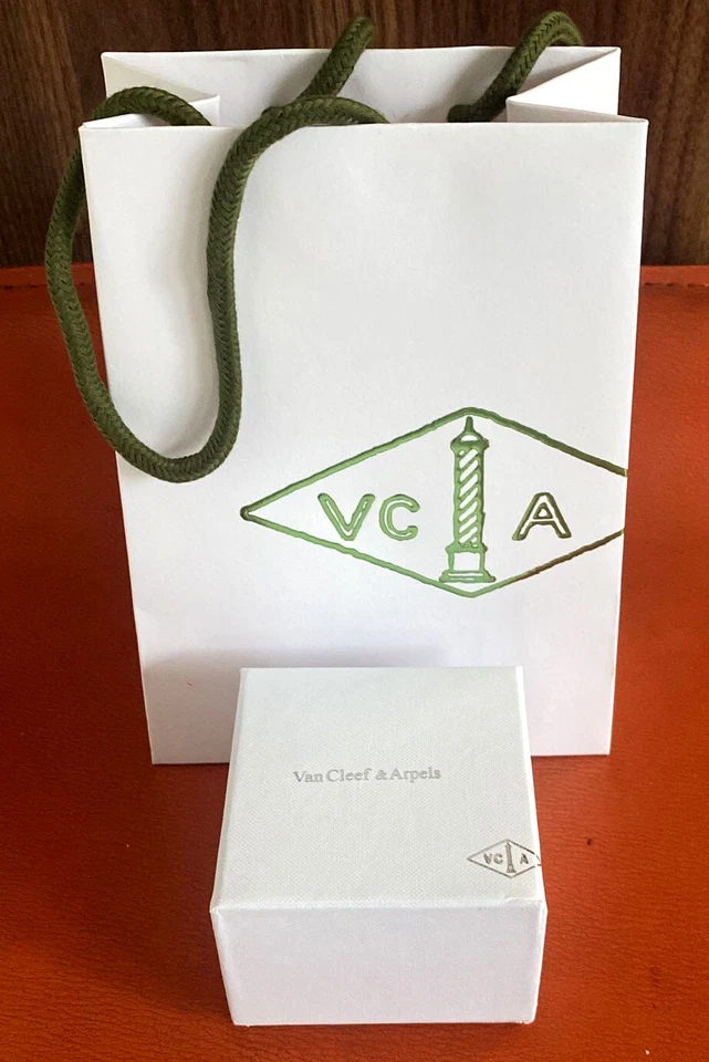 Van Cleef Necklaces Valvet Box, Bag (Full Set) NEW - Image 3 of 4