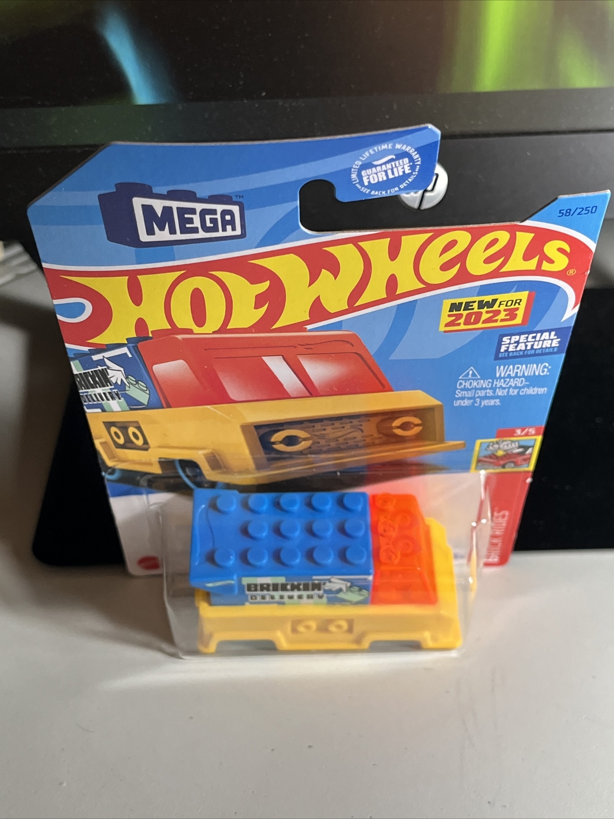 2023 Hot Wheels Brickin' Delivery YELLOW 58/250 Brick Rides 3/5 LEGO ...